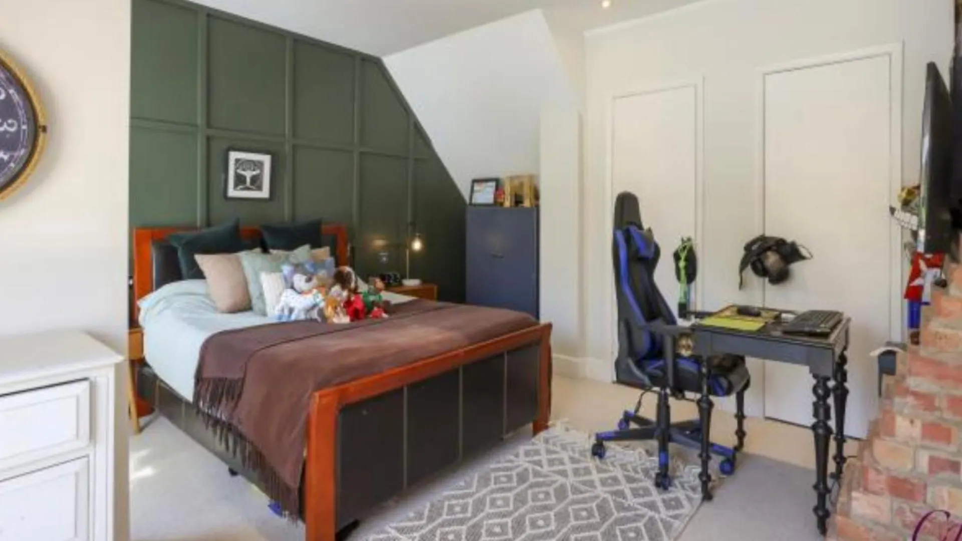 8-10 Bed, Spacious House Cheltenham Holiday home